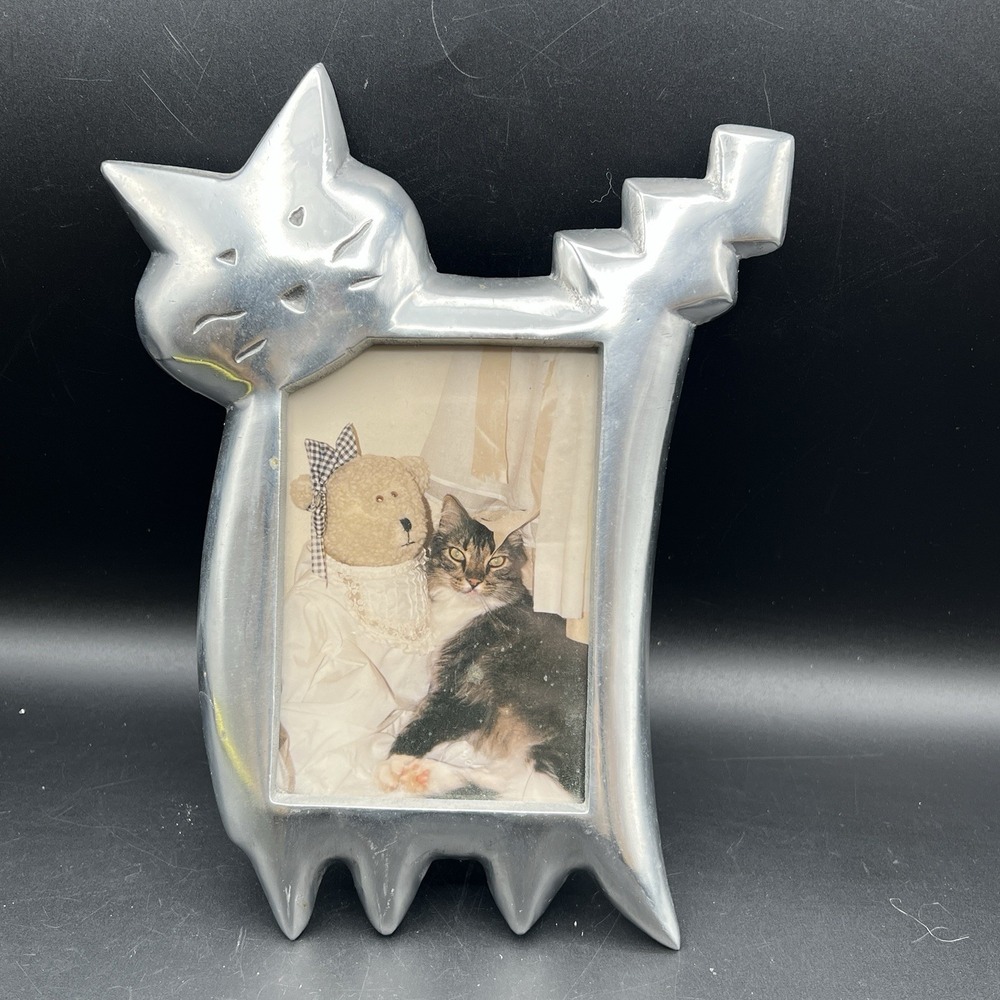 Aluminum Silver Tone Cat Picture Frame Easel Figural Small Photo Metal 5x3 pic